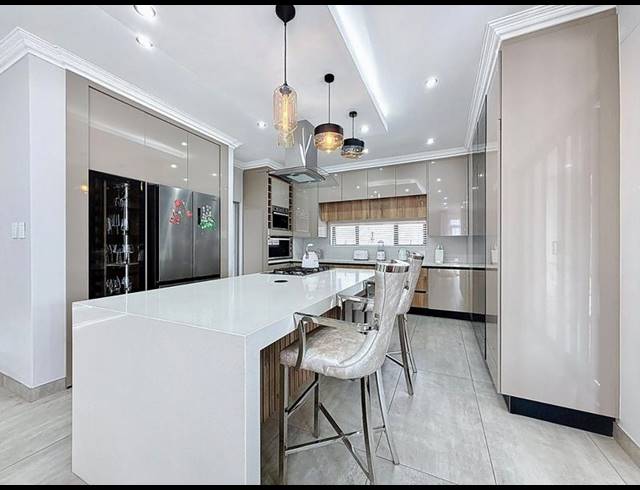 5 BEDROOM HOUSE FOR SALE IN SIX FOUNTAINS RESIDENTIAL ESTATE